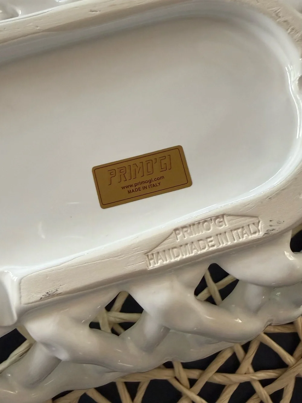 Primgo’gi Ceramic woven basket in glossy white